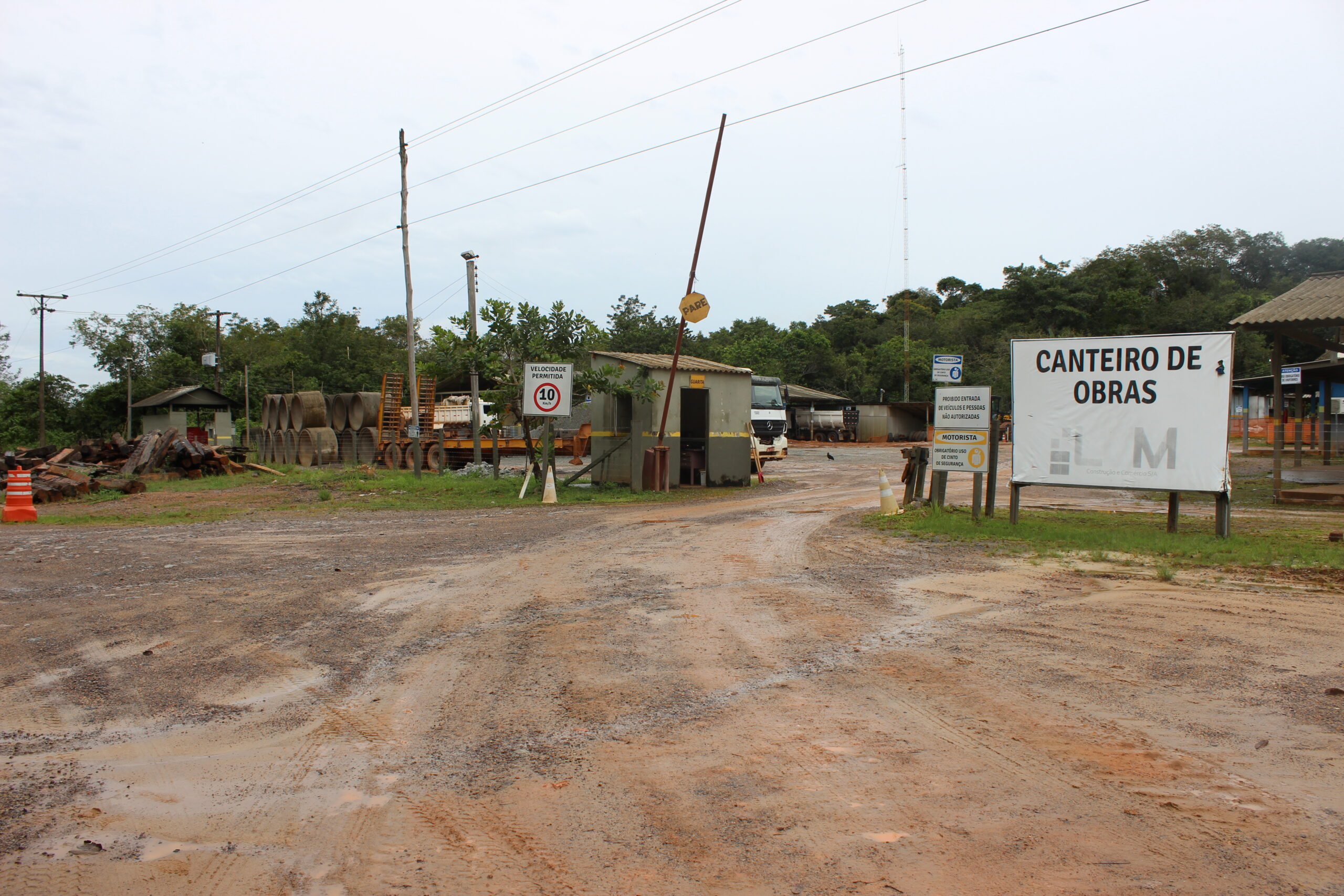 Muitas obras contratadas, mas a trafegabilidade continua precária: o que dizem os contratos para obras na BR-319 disponíveis em portais de transparência
