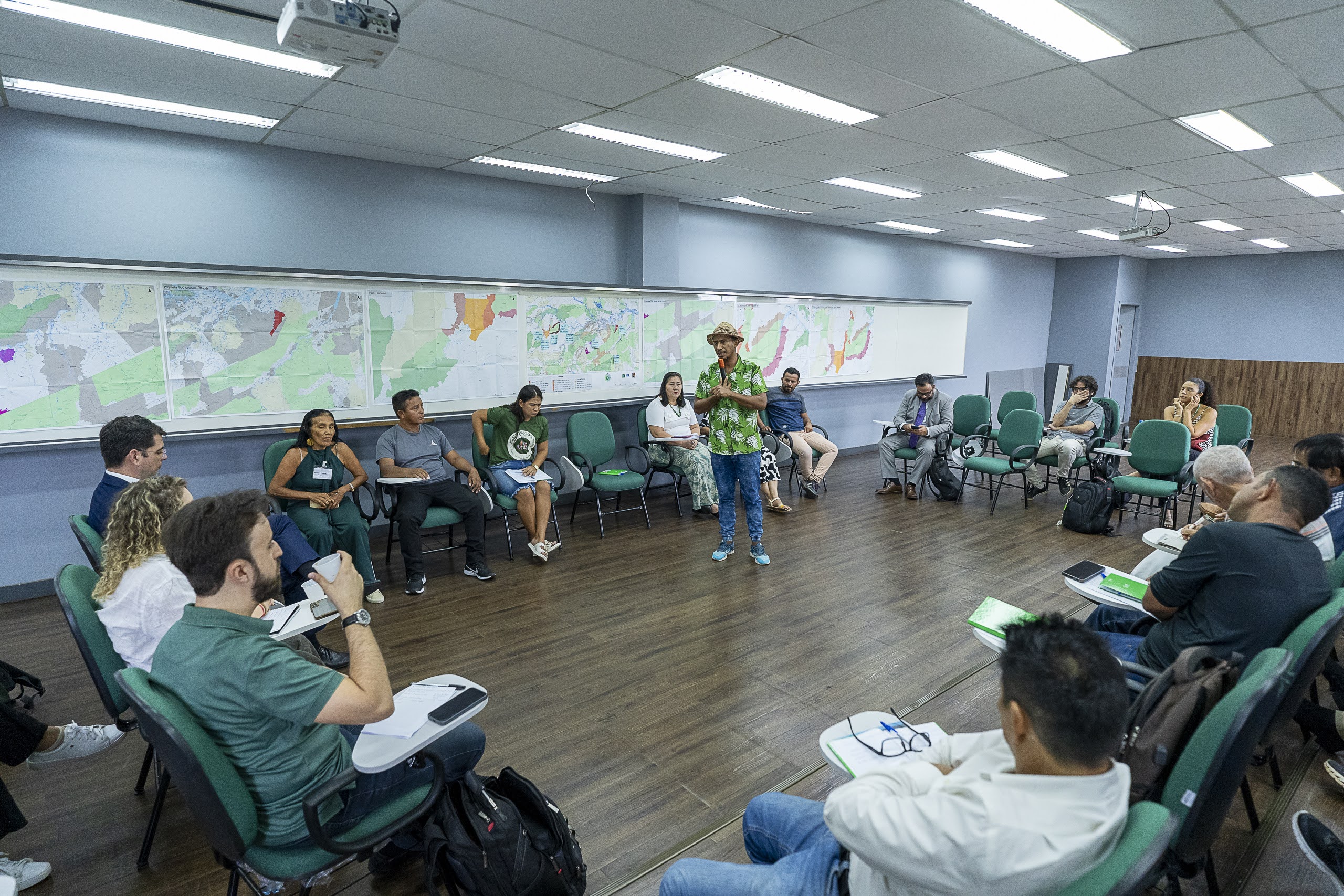 Sociedade civil e lideranças comunitárias debatem, com poder público, necessidade de regularização fundiária no Amazonas 